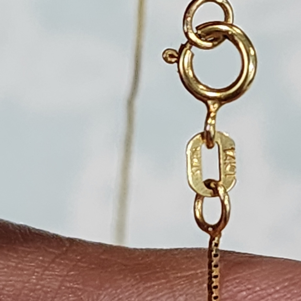 TRADE FOR LIZASALES 14k necklace 17.5 inches and diamond pendant - Picture 3 of 5